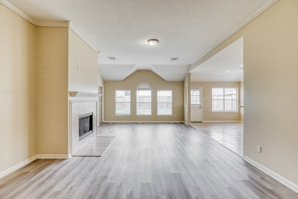 2011 Pinecreek Pass Ln - Photo 4 of 16