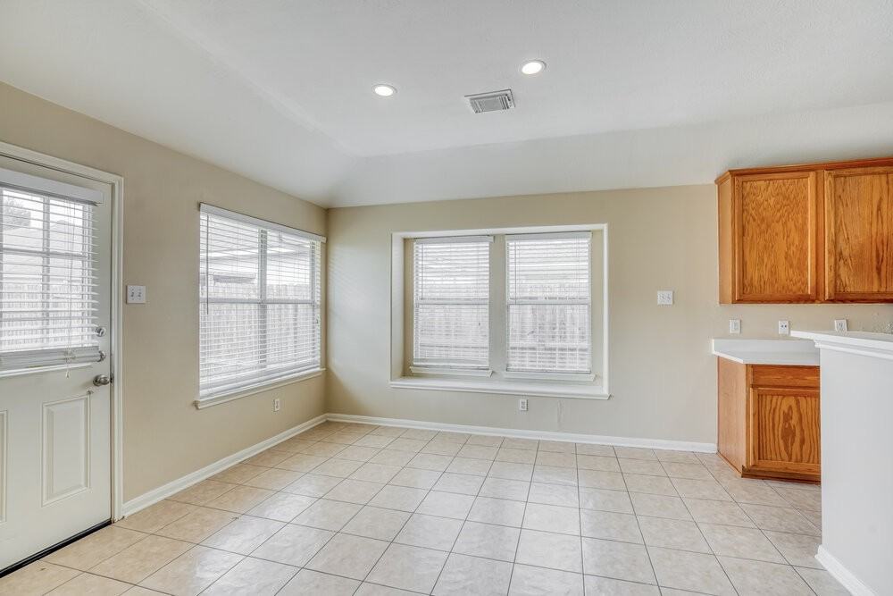 2011 Pinecreek Pass Ln - Photo 6 of 16