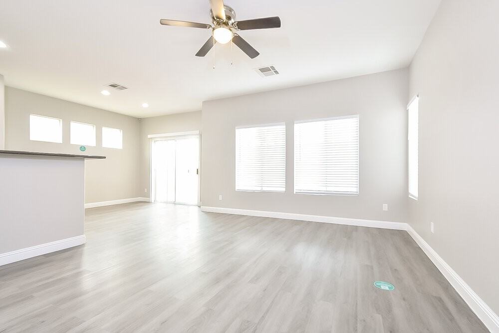 6347 Blushing Willow St - Photo 5 of 17