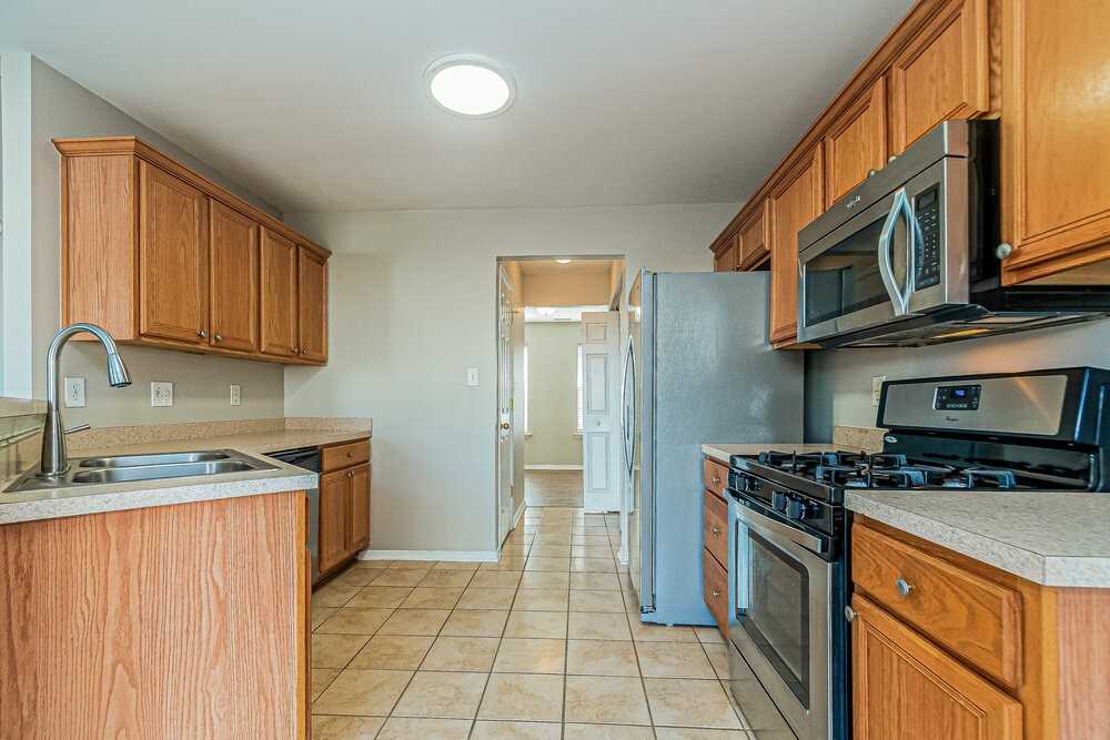 1017 Dewberry Ct - Photo 7 of 17