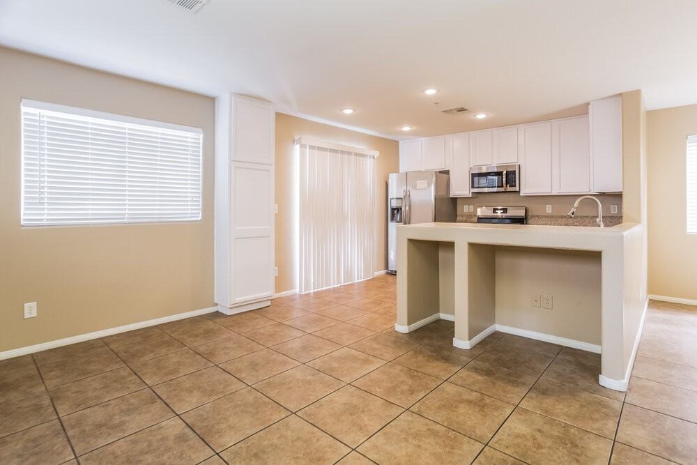 3012 Sunrise Bay Ave - Photo 4 of 17