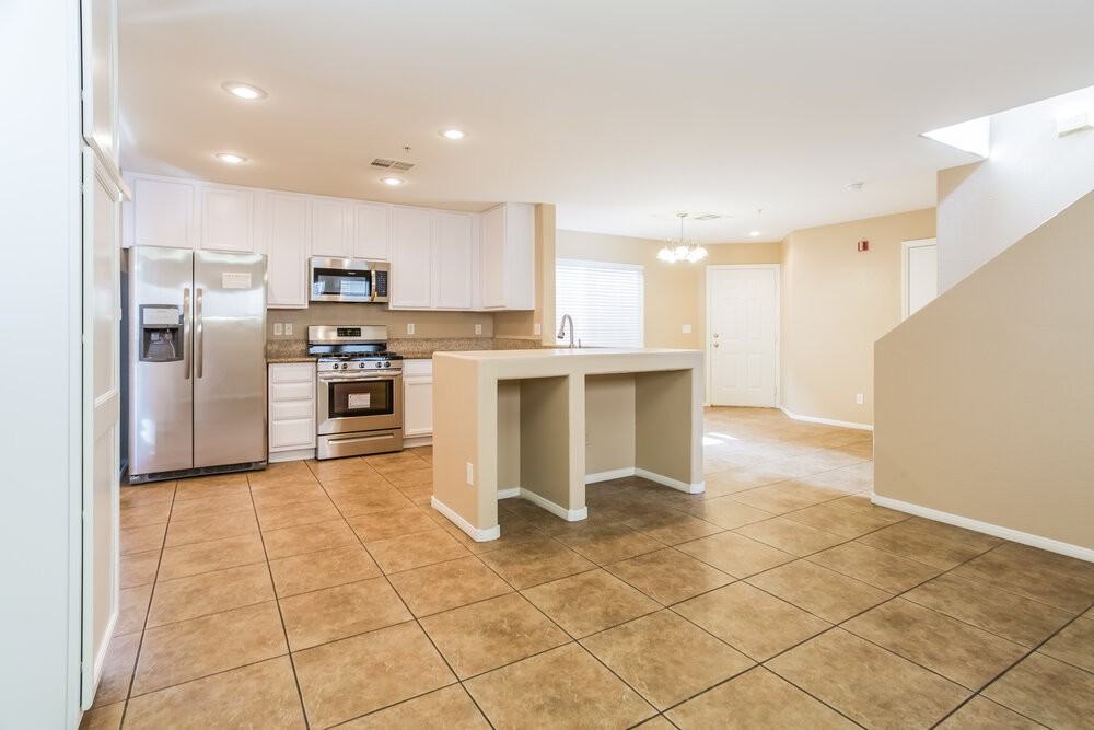 3012 Sunrise Bay Ave - Photo 5 of 17