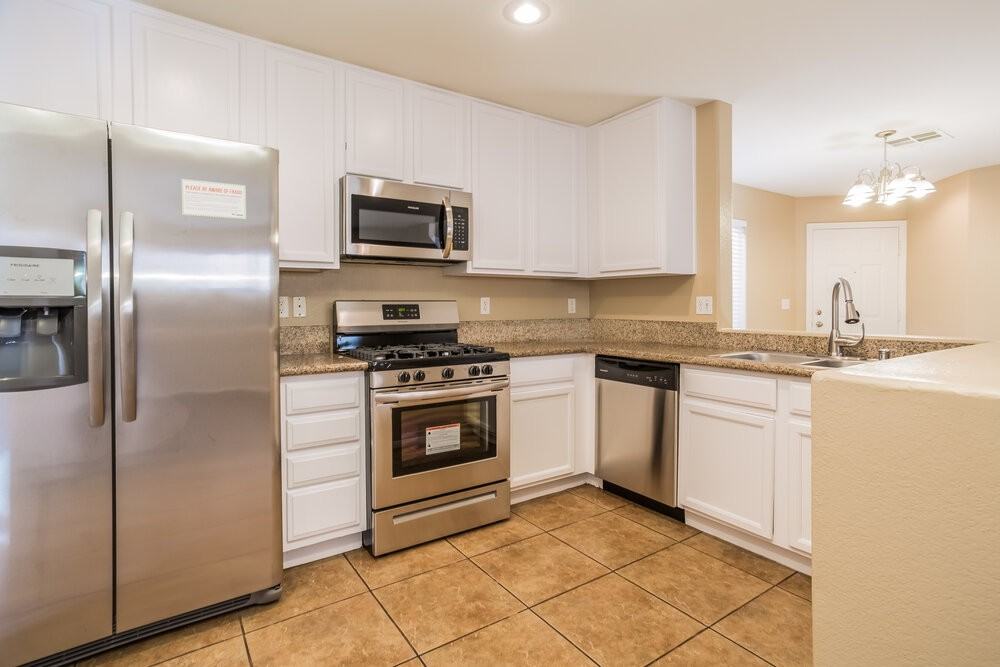 3012 Sunrise Bay Ave - Photo 6 of 17