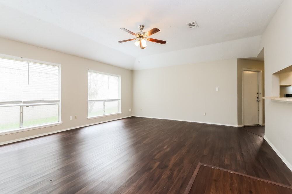 4606 Lost Lake Ln - Photo 5 of 16