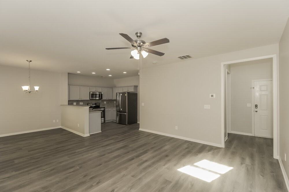 128 Creekwood Trl - Photo 5 of 17