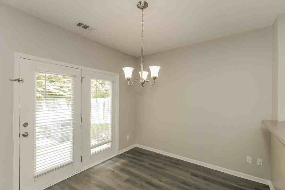 128 Creekwood Trl - Photo 7 of 17