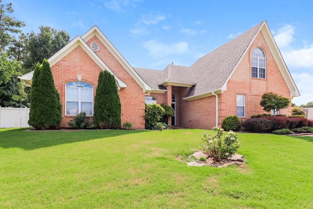 7699 Shadow Bend Ln - Photo 2 of 17