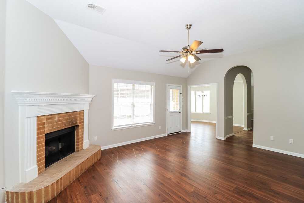 7699 Shadow Bend Ln - Photo 6 of 17