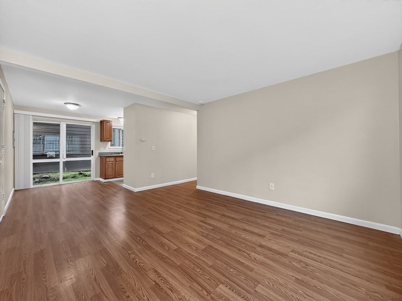 9015 9th Ave Sw #4 - Photo 5 of 18