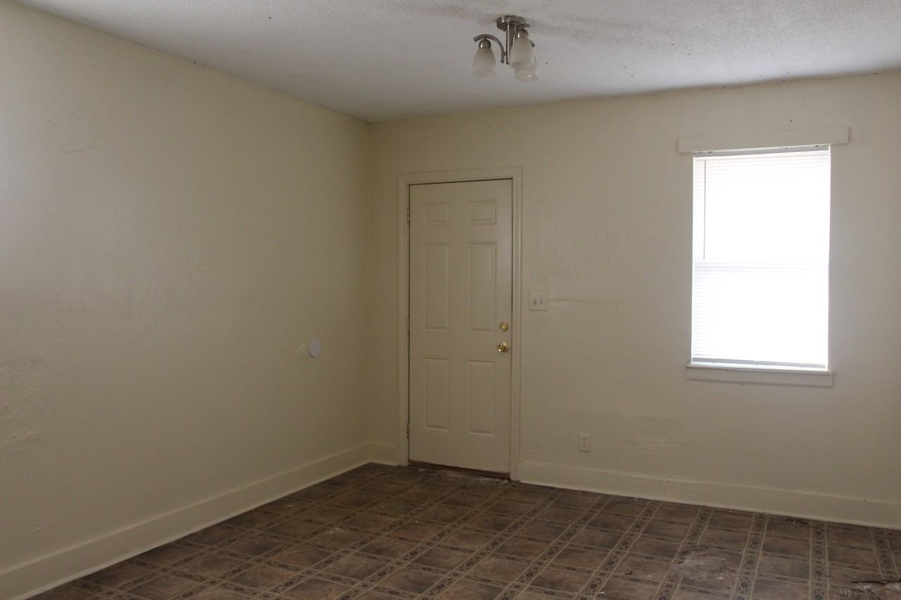 3403 Sweetbrier Rd #1 - Photo 4 of 9