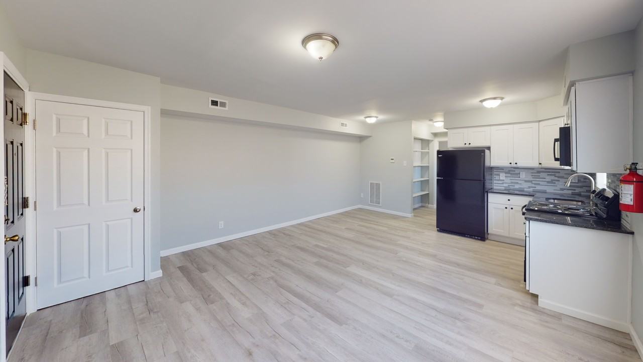 910 Gateway Blvd Apt A2 #A2 - Photo 3 of 11