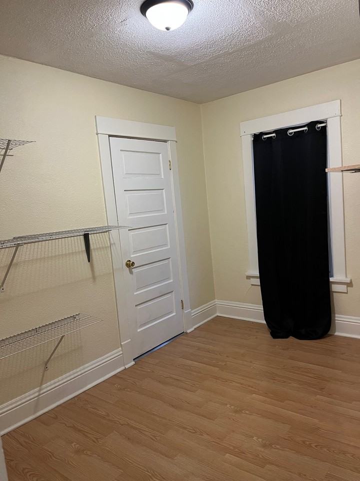 623 Riehl St - Photo 4 of 9