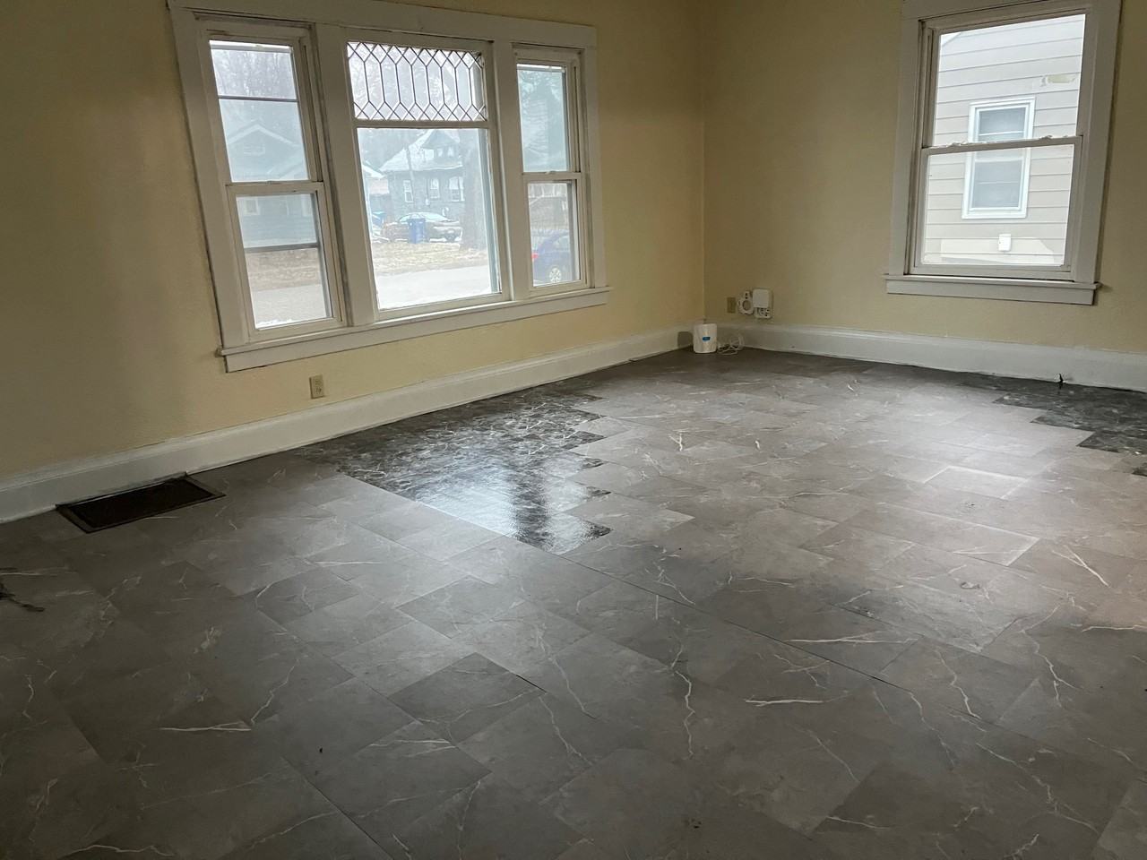 623 Riehl St - Photo 7 of 9