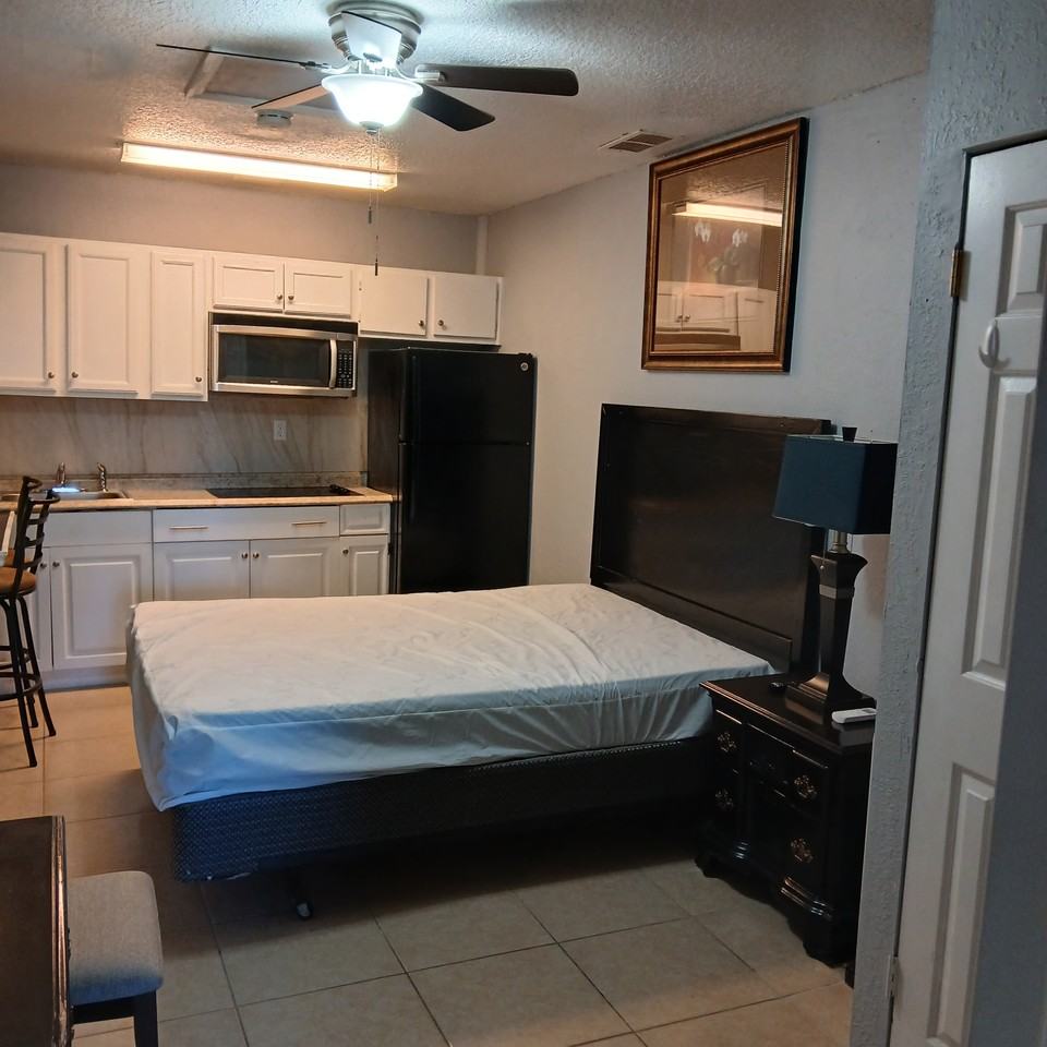 232 W 20th St #3 - Photo 2 of 10