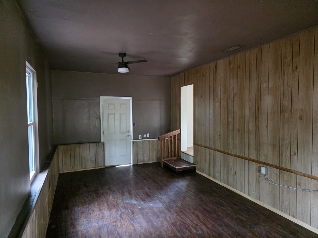 211 W Main St - Photo 4 of 12