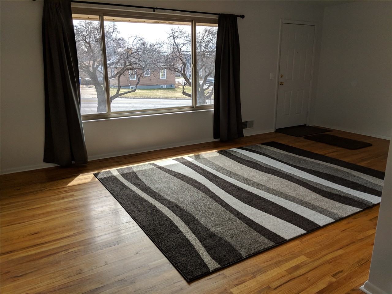 1212 E 22nd St - Photo 4 of 23