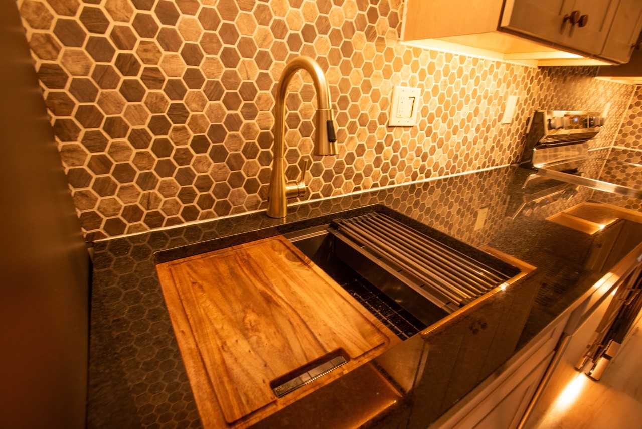 11493 S Gracey Ln - Photo 4 of 32