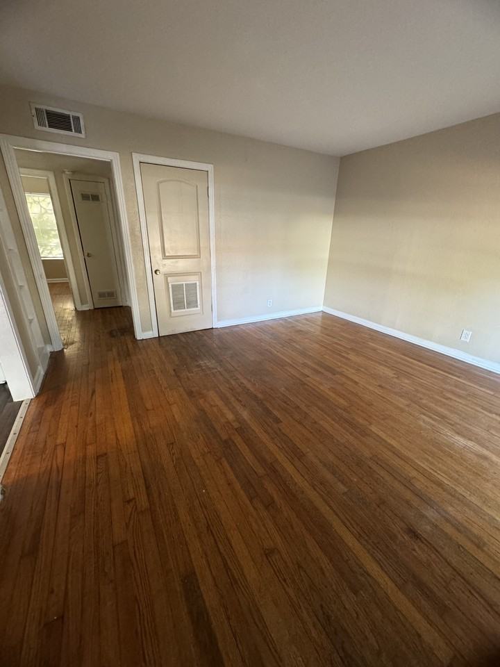 203 W North St #A - Photo 2 of 8