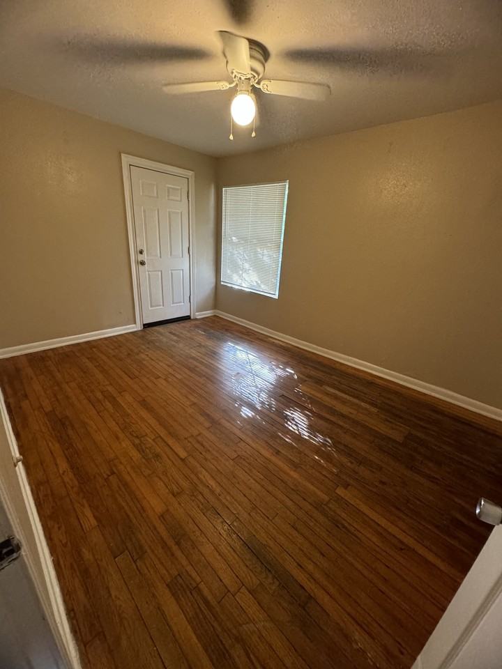 203 W North St #A - Photo 5 of 8