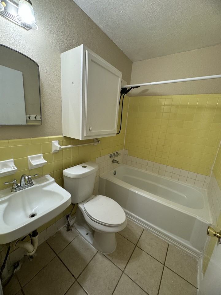 203 W North St #A - Photo 6 of 8