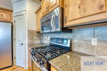 1076 W Stanhope St #1 - Photo 5 of 22