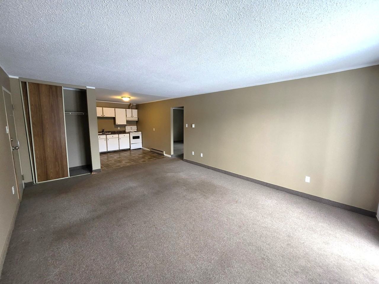 5 Green Valley Dr #9 - Photo 4 of 14