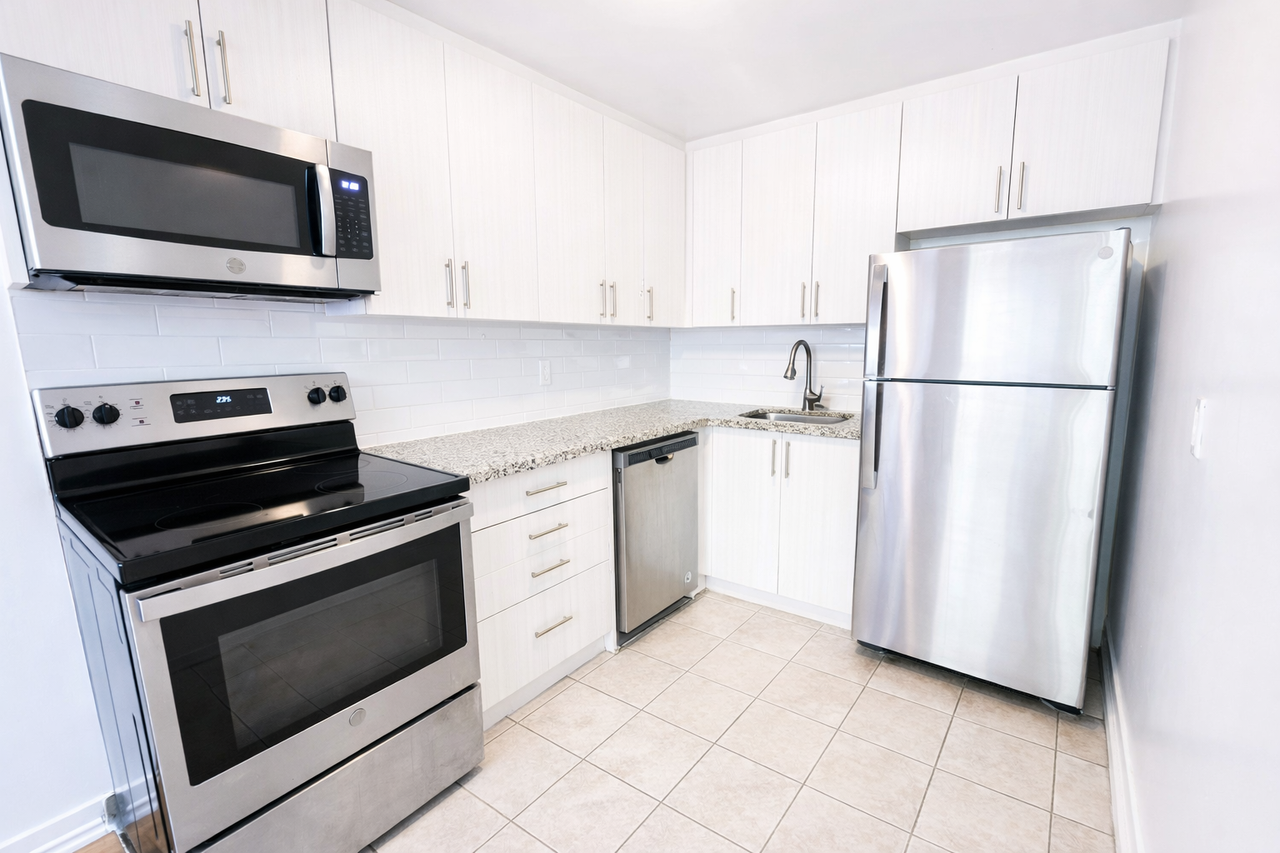 Bathurst Apartments - Photo 2 of 8