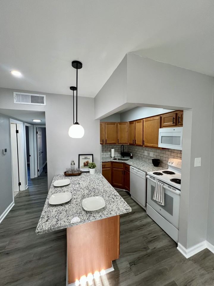 11 Provincial Ct #11 - Photo 2 of 14
