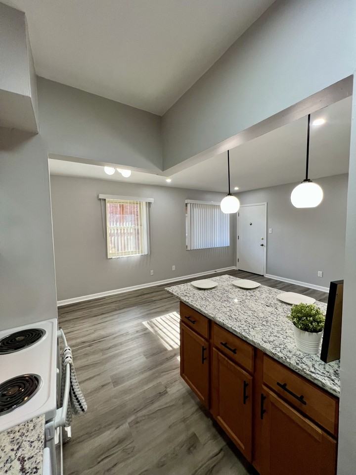 11 Provincial Ct #11 - Photo 3 of 14