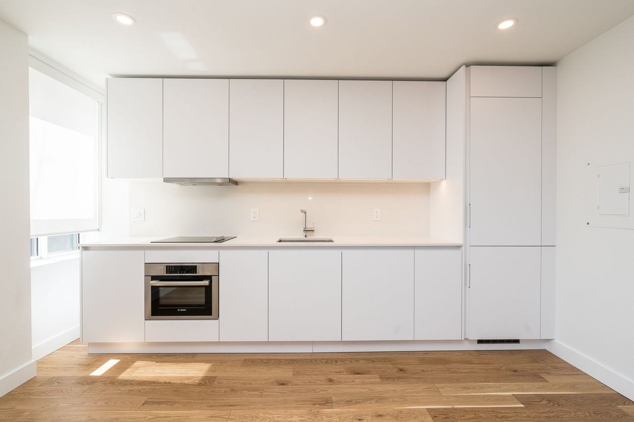 755 Avenue Road - Photo 2 of 16