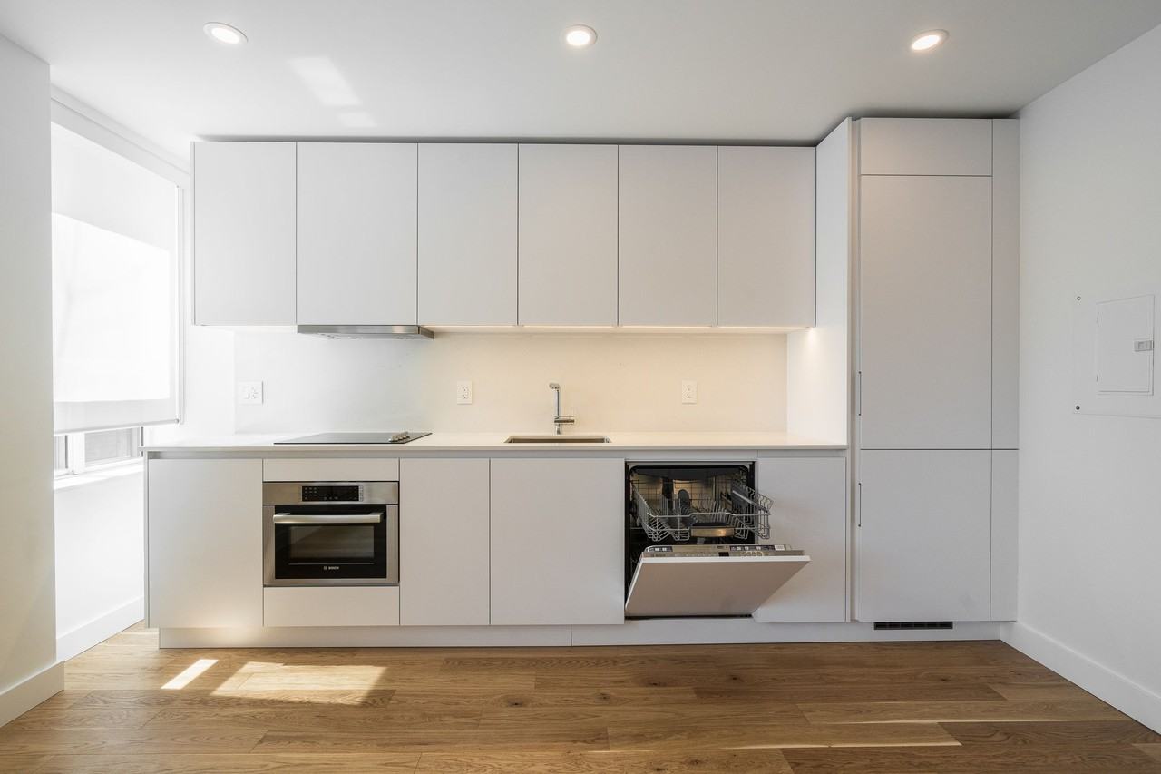 755 Avenue Road - Photo 3 of 16