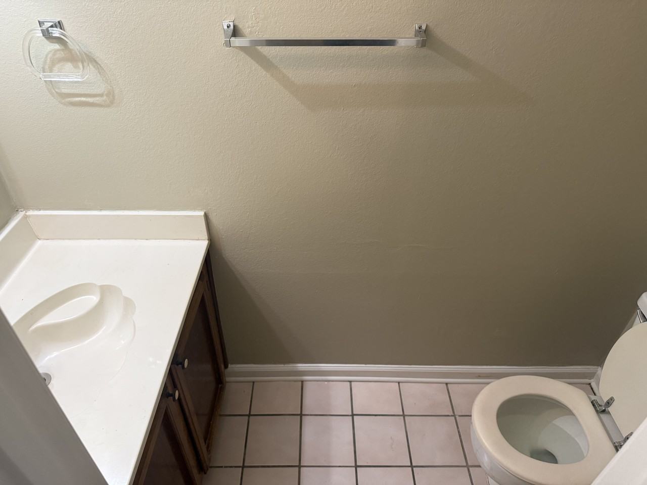 820 Meadow Glen Ave #B - Photo 3 of 11