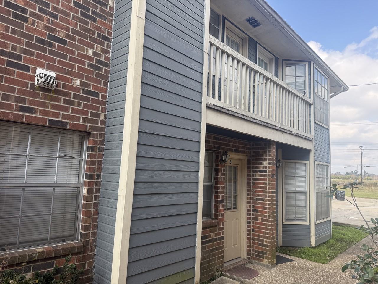 820 Meadow Glen Ave #B - Photo 4 of 11