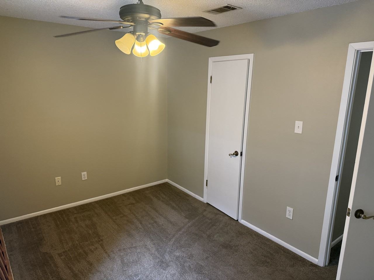 820 Meadow Glen Ave #B - Photo 5 of 11