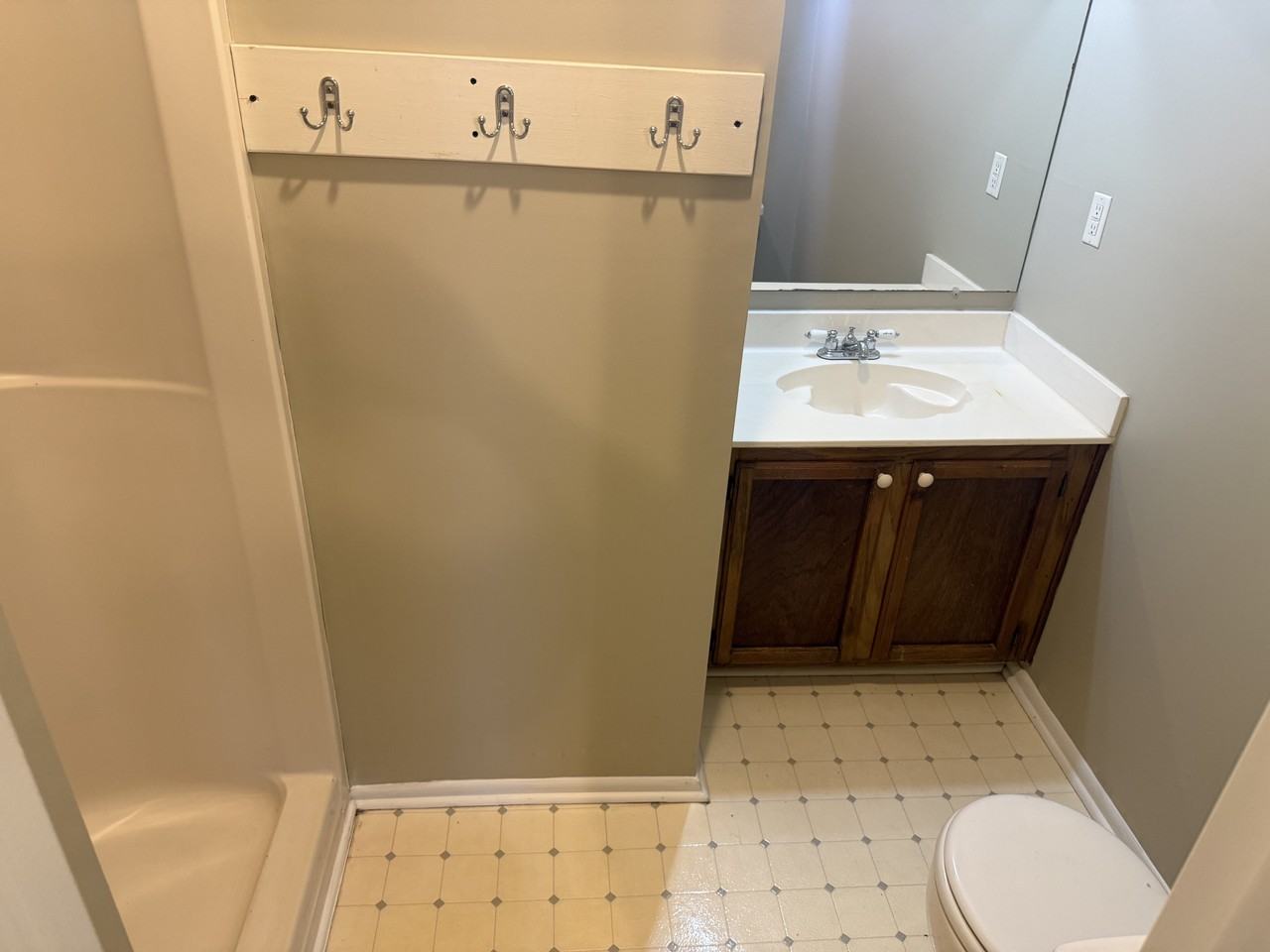 820 Meadow Glen Ave #B - Photo 7 of 11