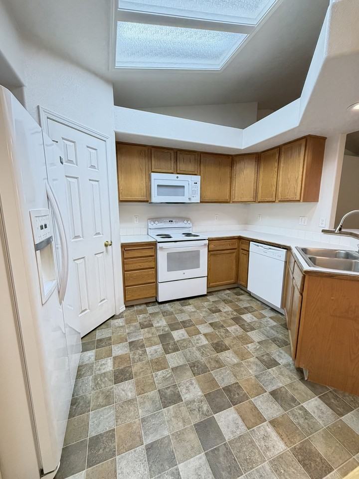 2067 S Linda Vista Ave #1 - Photo 4 of 18