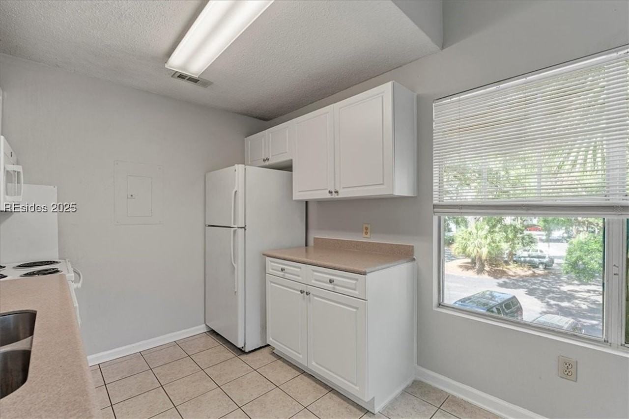 32 Old South Ct Apt G #1 - Photo 7 of 21