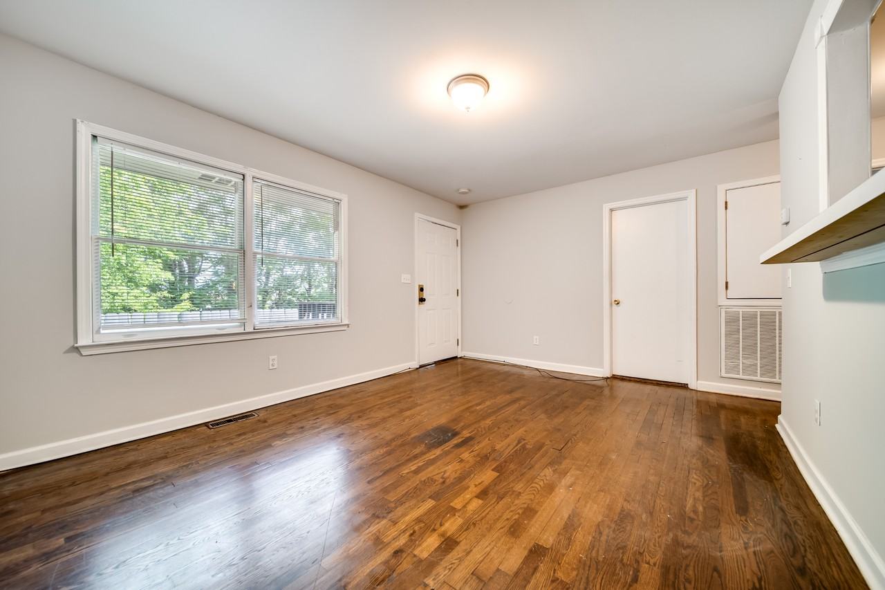 Middle St #917 - Photo 2 of 13