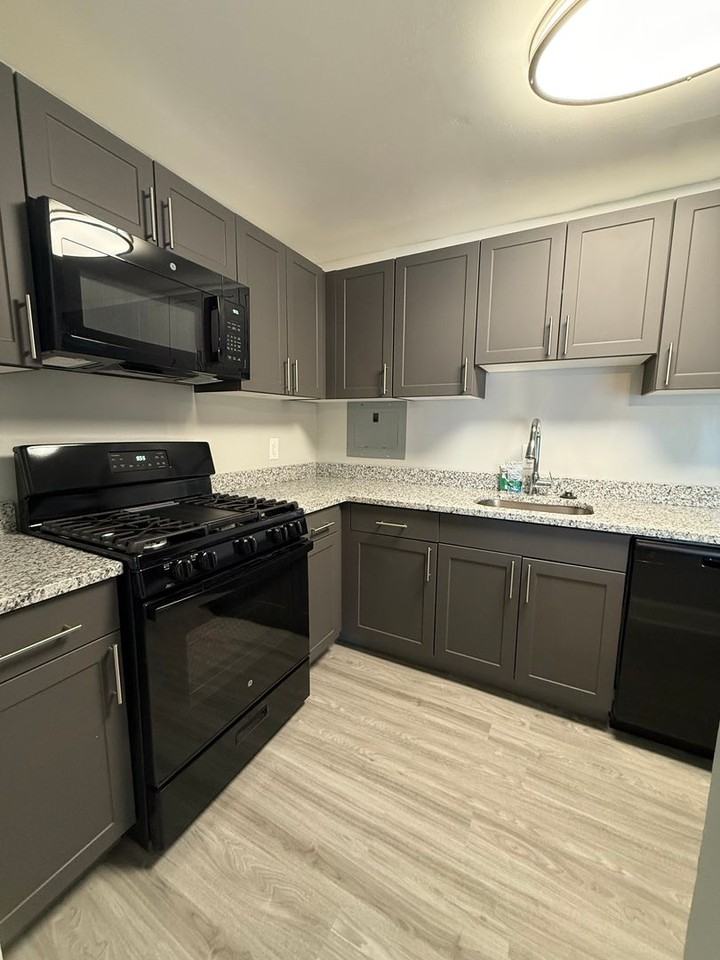 Hewitt Gardens Apartments - Photo 2 of 9