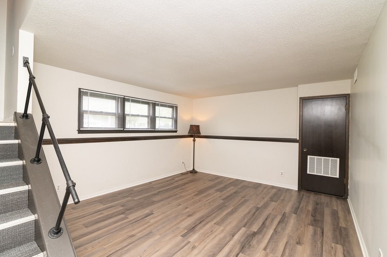 493/495 Perrey Drive - 493 #493 - Photo 2 of 19