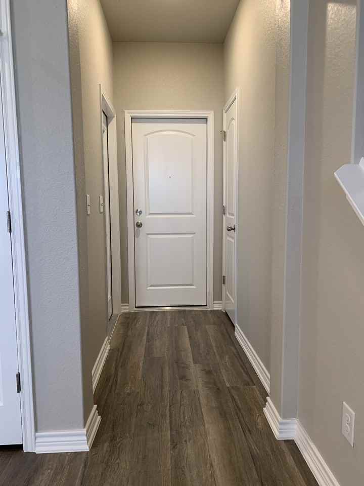 7607 Stonehollow Dr #7607 - Photo 7 of 19