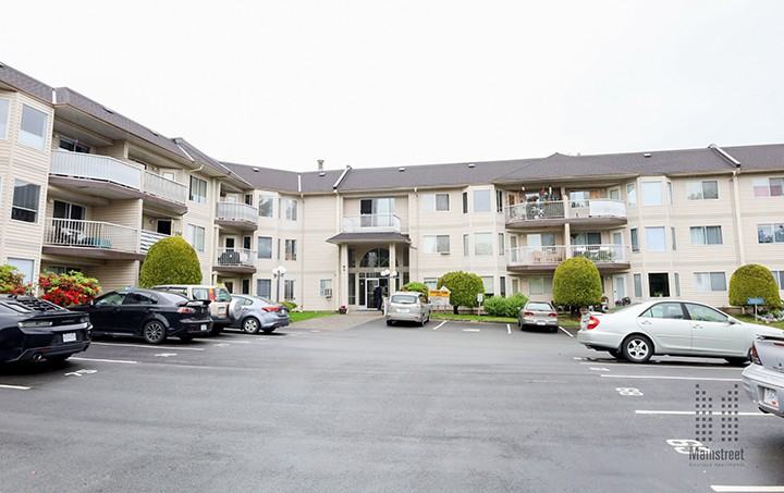 Bridgeport Manor - Photo 4 of 21