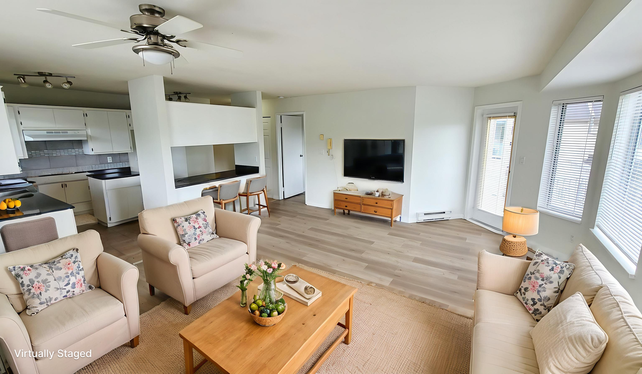 Bridgeport Manor - Photo 6 of 21