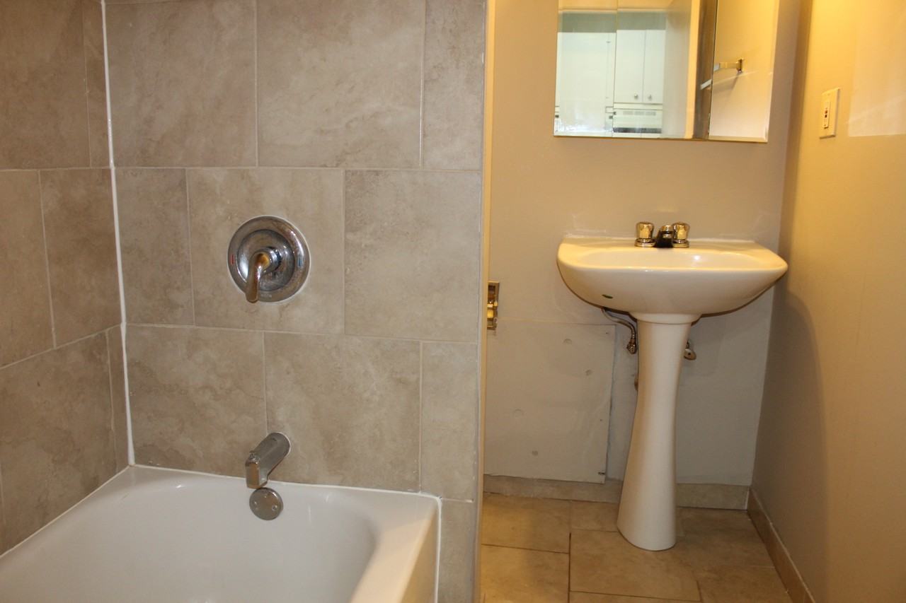 Villa Apartments - Photo 4 of 10