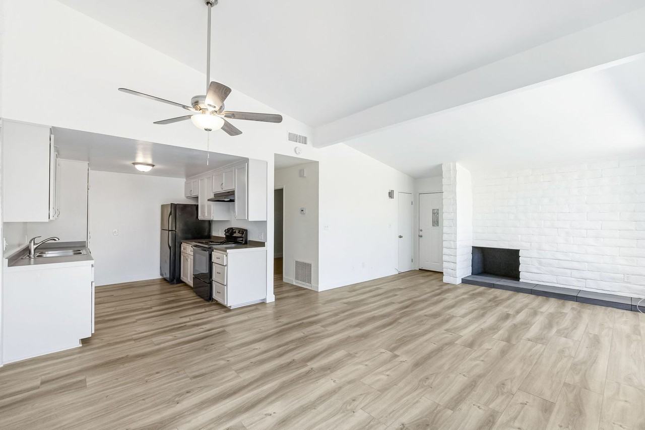 55160 Airlane Dr - Photo 3 of 17