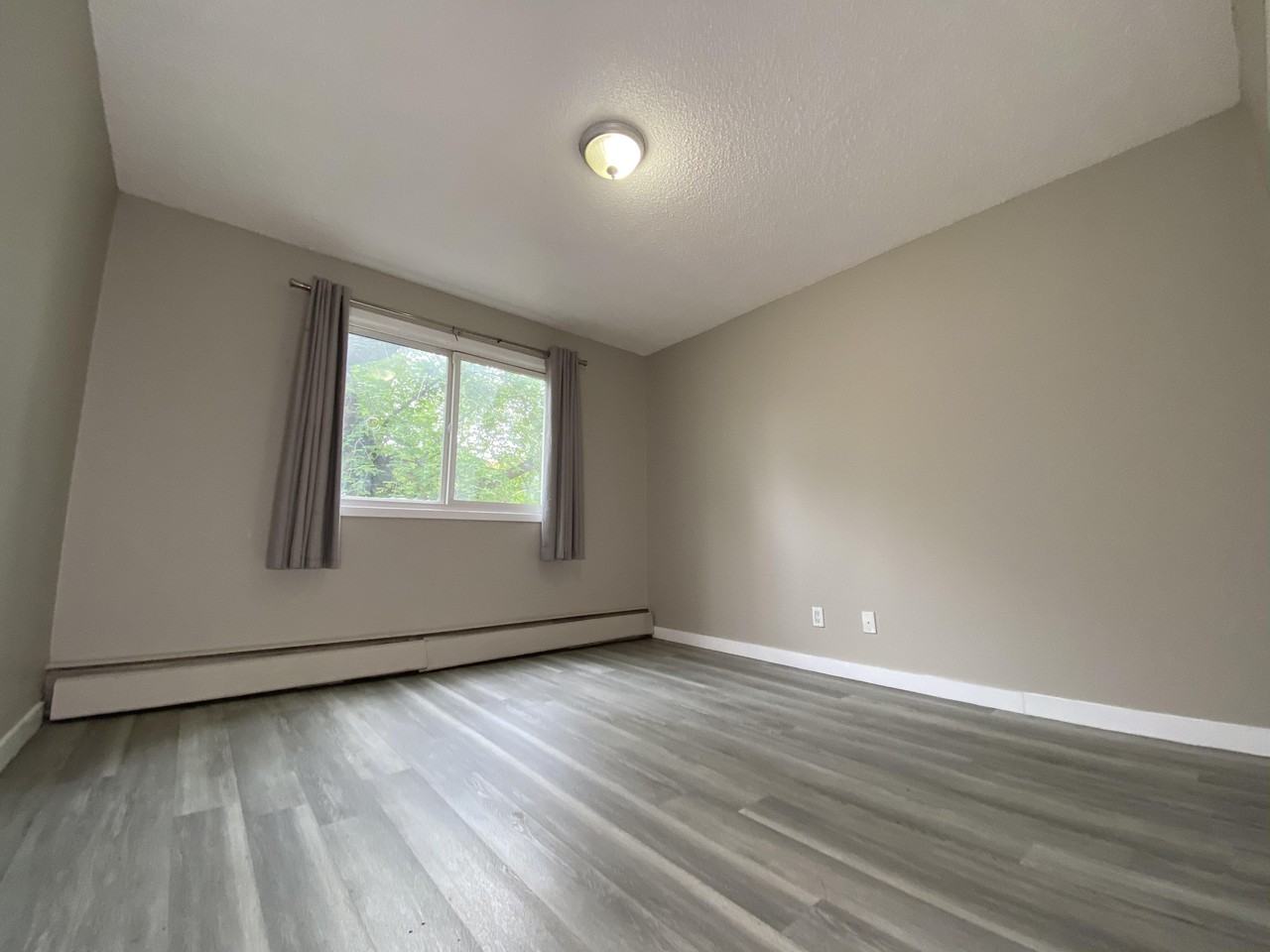 Amera Manor - Photo 5 of 13