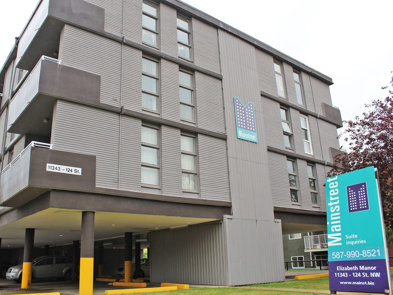 Elizabeth Manor - Photo 2 of 12