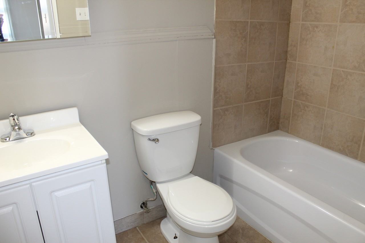 Elizabeth Manor - Photo 7 of 12