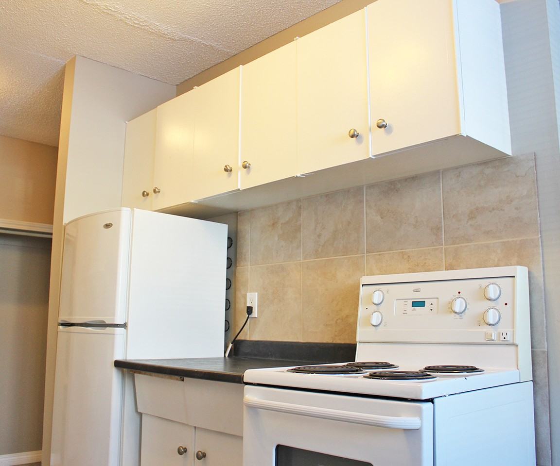 McLaren Manor - Photo 6 of 9