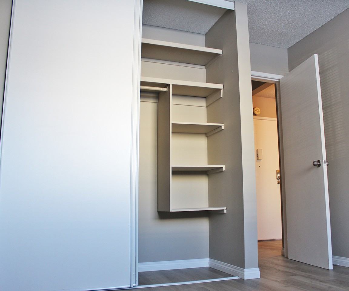 McLaren Manor - Photo 7 of 9